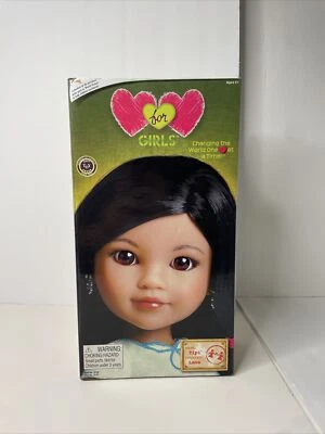 2010 NUEVO en caja Hearts for Hearts 14" muñeca TIPI de Laos Purple Eyes Playmates Foto 1 de 4