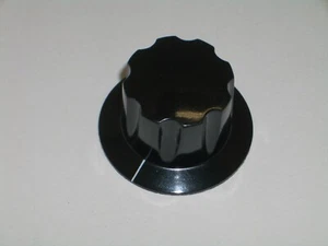 GC 104B CHICAGO DAKA-WARE 1-1/2" FLUTED DIAL SKIRTED KNOB RADIO 1PC - Picture 1 of 4