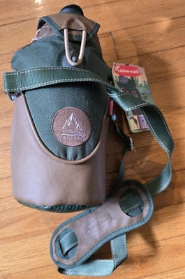 Botella y transportador aislados Rubbermaid Cool Carriers senderismo. 2L. Exterior, caminata. Foto 1 de 4