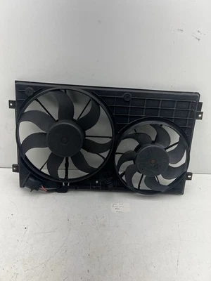 Ventilador de refrigeración del radiador Volkswagen Passat 2012-2015 2,5 L OEM. Foto 1 de 4