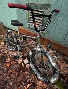 Schwinn Predator 20" 1983 Mens Boys Dirt Bike BMX Bicycle Vintage OG Old School - Picture 1 of 3