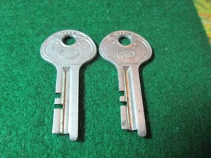 2 VINTAGE PAAR CORBIN KETS, GLEICHE NUMMER. - Bild 1 von 2