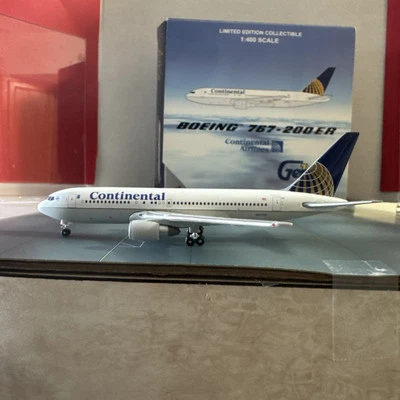 GJ II 400 scale die-cast model Continental B767-2ER Commercial Airliner N67158 - Image 1 of 4
