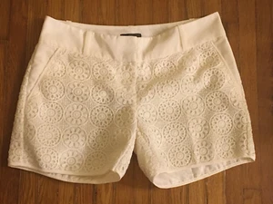 The Limited Lace Eyelet Overlay Ivory Off White Shorts Size 2 Pockets 31x5 - Picture 1 of 4