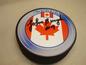 Disco de hockey autografiado por el equipo de Canadá firmado por John Bucyk 1A - Imagen 1 de 2