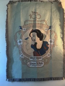 Disney Snow White And The Seven Dwarfs Tapestry Box Lunch Exclusive - Picture 1 of 1