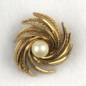 Brooch Gold Tone Filigree Cosmic Swirl Atomic Age Large White Glass Faux Pearl - Picture 1 of 5