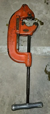 Ridgid 4-S Pipe Cutting Tool 2"-4" Capacity w/3 Cutting Wheels - Image 1 of 4