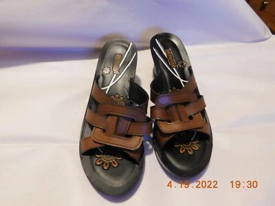 Aerosoft Womens Sandals Brown Black Wedge Heel Slip On  Euro 38 Really Cute - Image 1 of 4