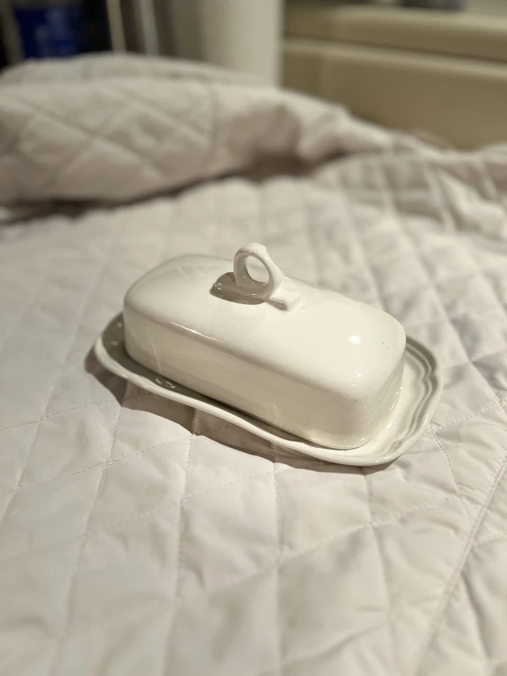 French Countryside F9000 By Mikassa Butter DISHWASHER With Lid - Used - Image 1 of 3