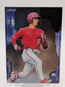 💥 2024 SkyBox Metal Universe Champions #31 Tommy Troy Rookie - Bild 1 von 2