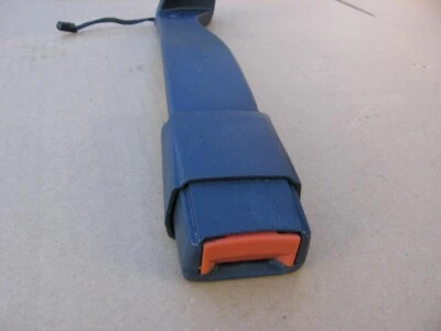 👉95 99 SUBURBAN SEAT BELT LATCH LEFT CHEVY SILVERADO TAHOE YUKON 1995 1999-BLUE Foto 1 de 4