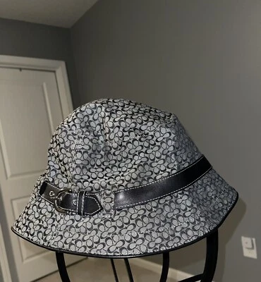 Coach Pequeño C Sombrero Cubo Talla Mediana/Grande Gris Carbón con Negro Logo C por todas partes Foto 1 de 4