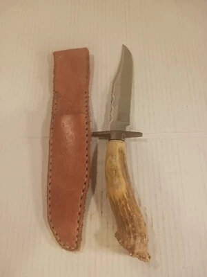 Cuchillo Skinner-Bowie de acero hecho a mano mango de cuerno de ciervo con funda de cuero. Foto 1 de 4