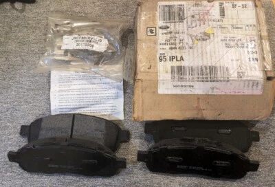 Juego de pastillas de freno de disco delanteras originales Ford F-150 Lincoln Mark LT 4U2Z-2V001-CA Foto 1 de 2