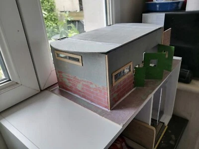 Diorama 1/43 "Petit Garage" toit ouvrant (bois) - Photo 1/4