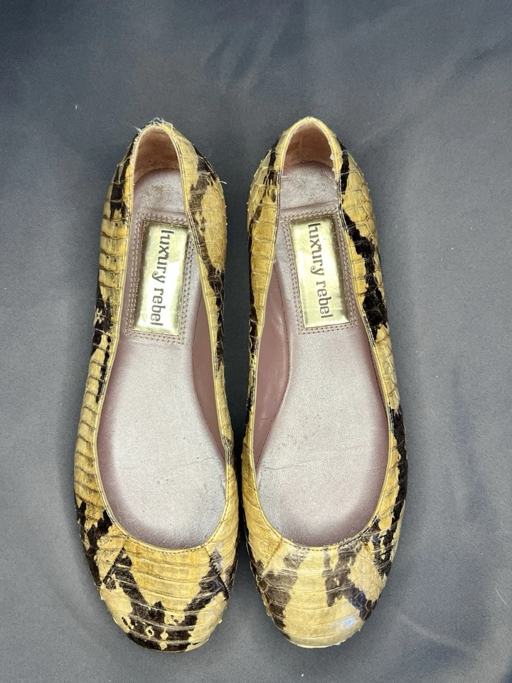 Pisos de ballet de cuero con estampado de piel de serpiente amarilla rebelde de lujo talla 6- vanguardista Y2K Foto 1 de 4