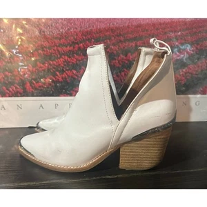 Jeffrey Campbell Cromwell White Cutout Western Boot, Sz 6 Wing Tip - Picture 1 of 12