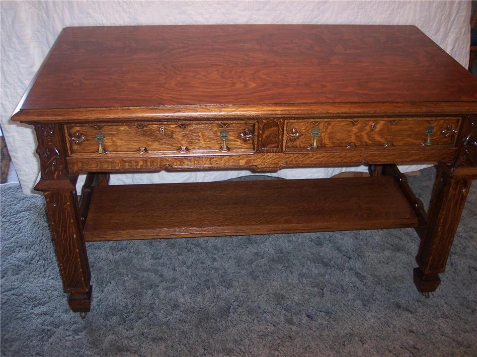 Escritorio gótico tallado en roble aserrado en cuartos (DS-7) Foto 1 de 1