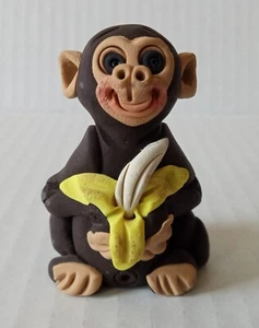 Estatuilla mono chimpancé escultura arcilla polimérica hecha a mano - Imagen 1 de 8