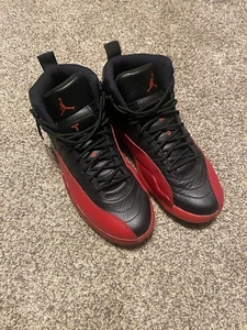 Größe 10,5 - Jordan 12 schwarz/Uni rot 2016 - Bild 1 von 6