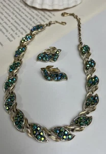 Conjunto de collar y pendientes de clip de diamantes de imitación Coro firmados de colección azul iridiscente💙 - Imagen 1 de 17