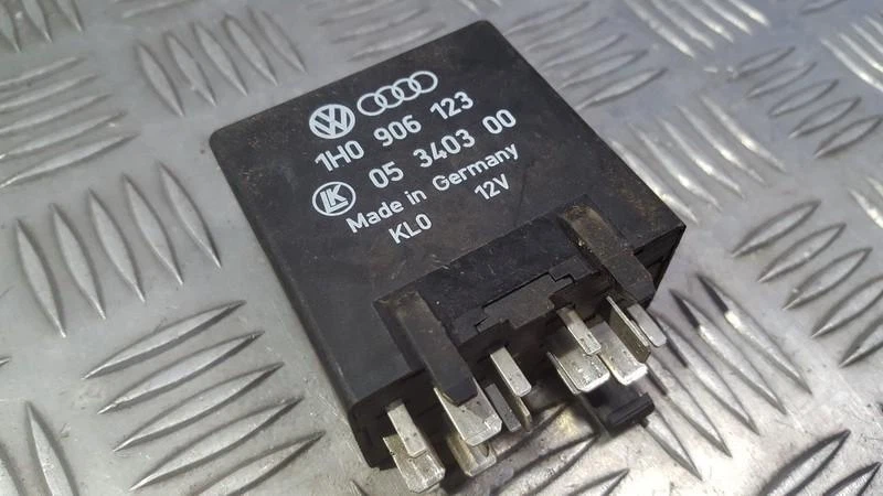 Volkswagen Golf 1992 Relay module 1H0906123, Genuine #385719-51 — 第 1/1 张图片