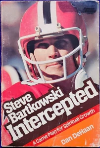STEVE BARTKOWSKI ATLANTA FALCONS "INTERCEPTED" PAPERBACK BOOK 1980 - Picture 1 of 2