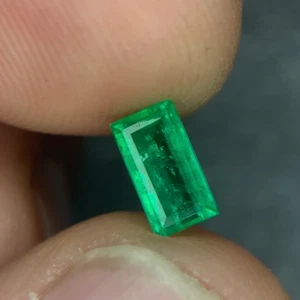 Natürlicher Smaragd 1,02 Karat, grüner loser Edelstein im Baguetteschliff aus Panjshir - Bild 1 von 6