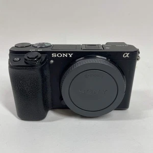 Sony Alpha A6300 24.2MP APS-C Wechselobjektivkamera - Bild 1 von 12