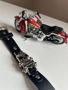 Modellbau Harley Davidson Softail Heritage Classic inkl HD Lederarmband Skull - Bild 1 von 3