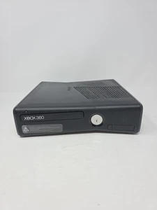 Microsoft Xbox 360 S Modelo 1439 Para Piezas Reparación Alimenta Pantallas Pero Se Congela - Imagen 1 de 6