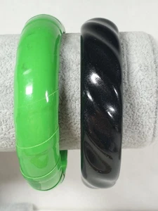 Vintage Acrylic Green and Black Color set of 2 Bangle Bracelets - Picture 1 of 4