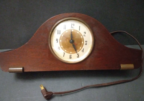 Vintage  Seth Thomas "Talson 3E" from circa 1941 Mantal Clock Works & keeps time Cover