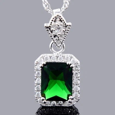 Preciosa Collana In Argento Verde Smeraldo Di 2 Carati E Zirconi Origine Brasile - Immagine 1 di 3