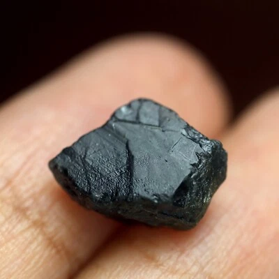 Astounding Certified 5.70ct Natural Teal Sapphire Madagascar Rough 12.4x8.7mm - Image 1 of 4