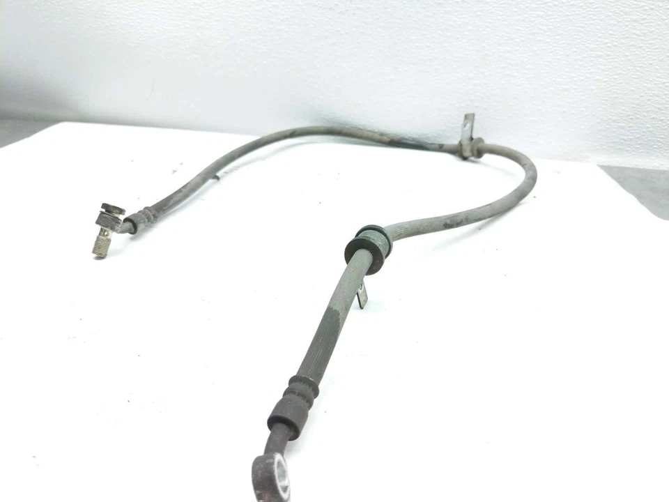 Manguera de línea de freno 16 John Deere Gator TX 4x2 A Foto 1 de 4