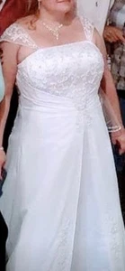 Davids Bridal Wedding Dress, Size 18 - Picture 1 of 9