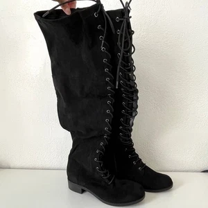 Torrid schwarze Schnürstiefel aus Kunst-Wildleder – Größe 8WW - Bild 1 von 9
