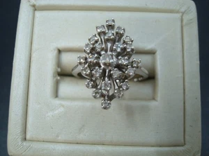 Anello cocktail donna vintage in oro bianco 14 kt misura 5,75 con grappolo di diamanti - Foto 1 di 11