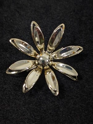 Broche Vintage Tono Dorado Flor Margarita Mod MCM Clásico Retro Pin 3D Foto 1 de 4
