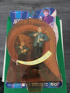 AUSTIN POWERS 2002 Prison Dr. Evil & Mini Me Action Figures Gangster Mezco b205 - Picture 1 of 9