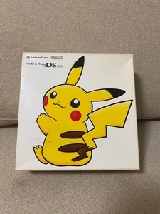 Nintendo DS Lite Pokemon Center Tokyo Esclusiva Edizione Giallo Pikachu RARO - Foto 1 di 12