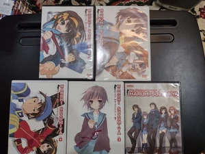 Haruhi Bände 1-4 & Das Verschwinden des Haruhi Suzumiya DVD Anime Posten - Bild 1 von 15