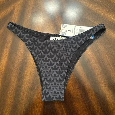 TRAJE DE BAÑO ADIDAS - HS5400 MONOGRM INFERIOR COLOR NEGRO/GRIS TALLA: PEQUEÑO Foto 1 de 2