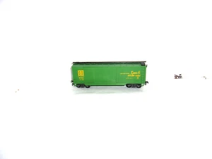 D7 (HO) AHM ATSF 40' Box Car #67382 - Picture 1 of 5