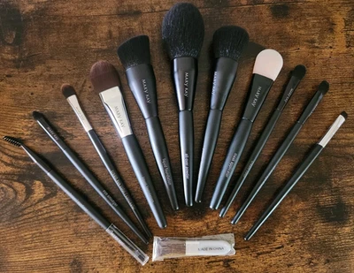 Base, máscara y brochas de maquillaje de ojos MARY KAY. 16 tipos disponibles. Nuevo sistema operativo. Foto 1 de 2