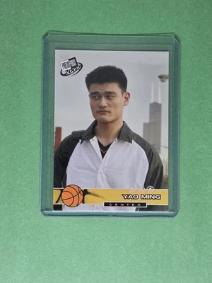 Pase de prensa Yao Ming 2002 novato radiocontrol #CT18 Rockets  Foto 1 de 2