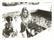 1985 approx. VENICE - CINEMA Fabiana UDENIO aboard a speedboat *Photography 