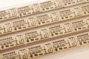 SIEMENS V23042-A2001-B201 Print Relais 8-pin 5VDC Relay 2xUM #713117 - Bild 1 von 1